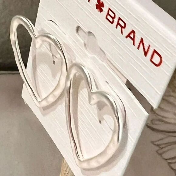 NWT Lucky Brand Silver Heart Stud Earrings #LBER1 - Picture 4 of 6